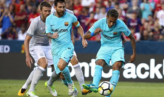 Neymar (ngoài cùng bên phải) đã ghi bàn thắng duy nhất trong trận giao hữu giữa Barcelona và Man United. Ảnh: Getty Images.